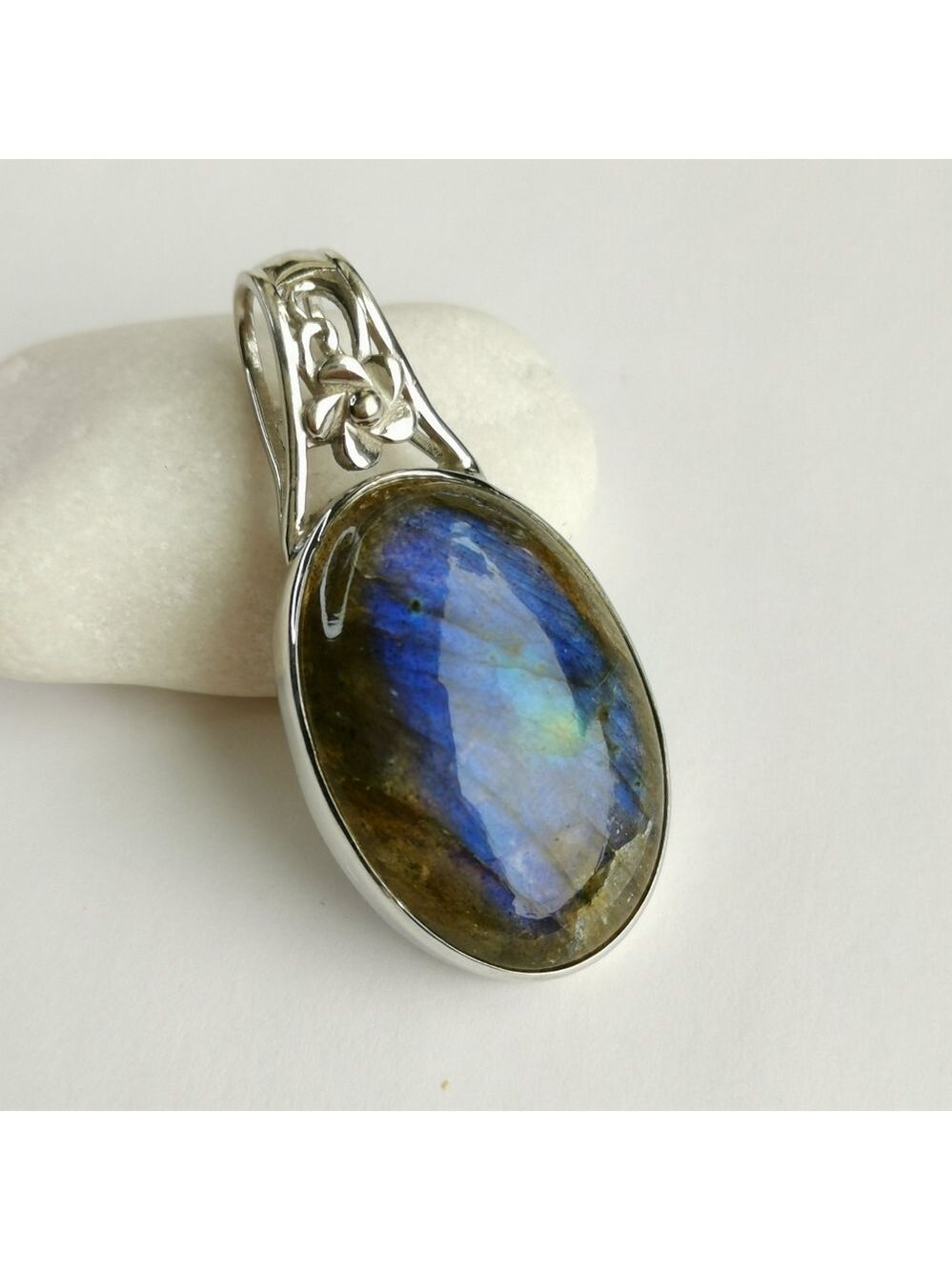 Sterling silver Cabochon labradorite pendant 🆕